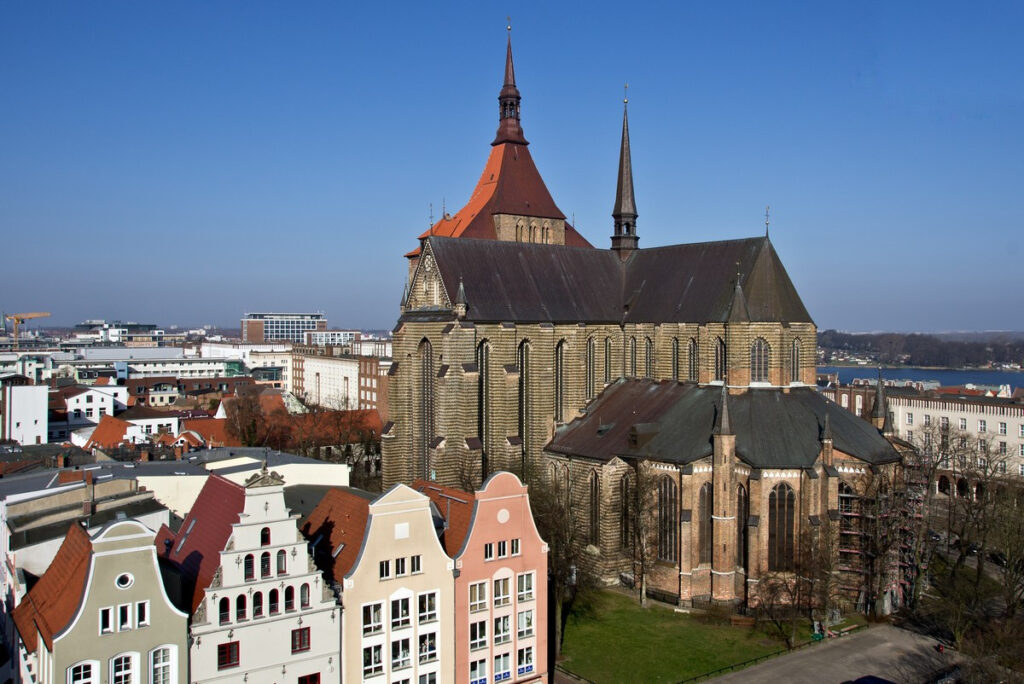 de rostock panorama st marien neuer markt foto b brinkmann